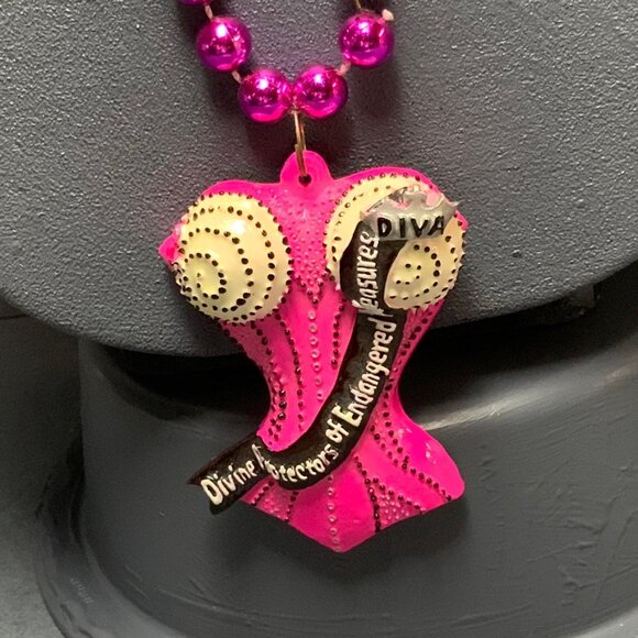 Diva Corset Statement Necklace "Divine Protectors Of Endangered Pleasures" Pink - Picture 5 of 9